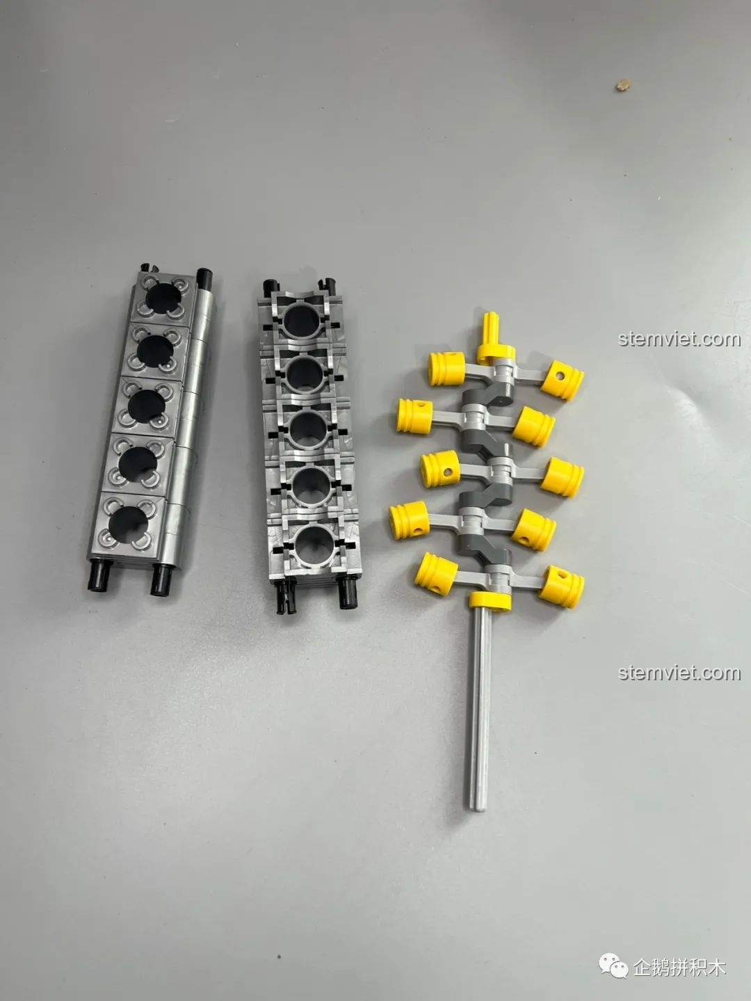 Các chi tiết động cơ và trục khuỷu của mô hình Moyu Block MY88008 Bugatti Bolide.