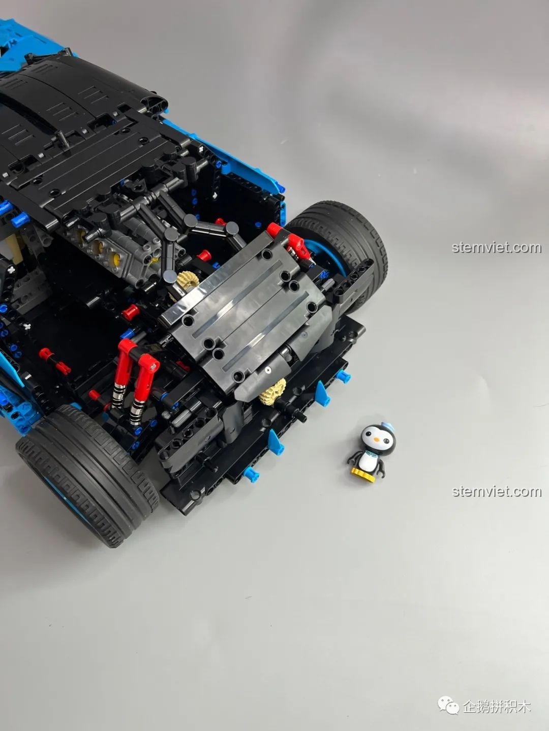 Tổng thể mô hình Moyu Block MY88008 Bugatti Bolide nhìn từ phía trước, rất mạnh mẽ.