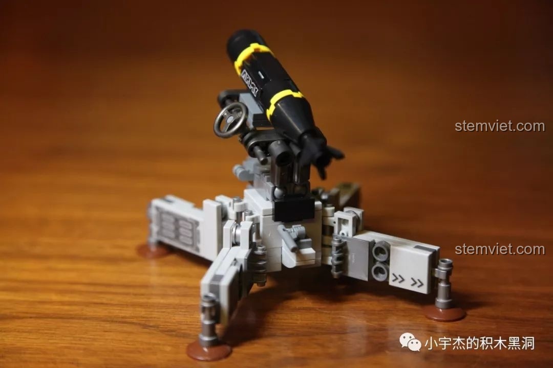 Chi tiết phần chân đế và thân của bệ phóng tên lửa trong bộ đồ chơi Panlos Brick 1004.