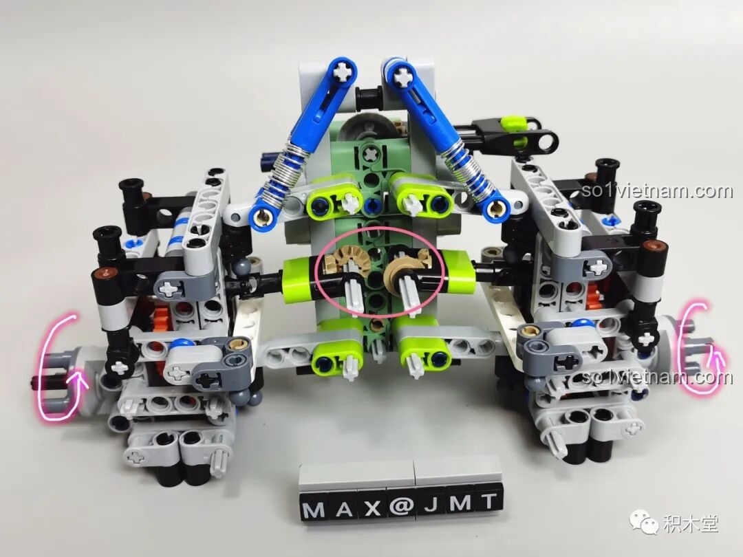 Khung gầm của PanlosBrick 673101 Ford Bronco Xe Địa Hình đã hoàn thiện, với bánh xe và hệ thống treo, sẵn sàng lắp vỏ xe.