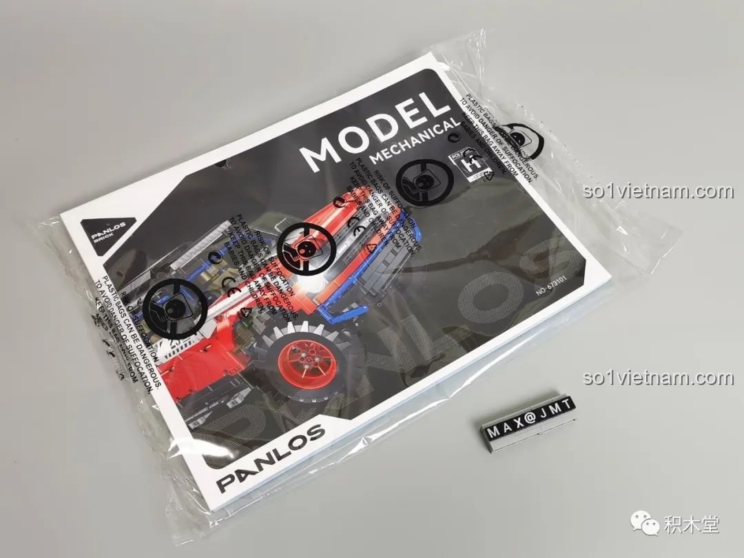 Sách hướng dẫn lắp ráp của PanlosBrick 673101 Ford Bronco Xe Địa Hình, được bọc trong túi ni lông cùng với bộ sticker.