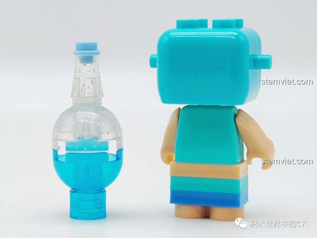 Mặt sau của minifigure Bảo Bình (Aquarius) trong bộ lắp ráp Figure 12 Chòm Sao KT8001.