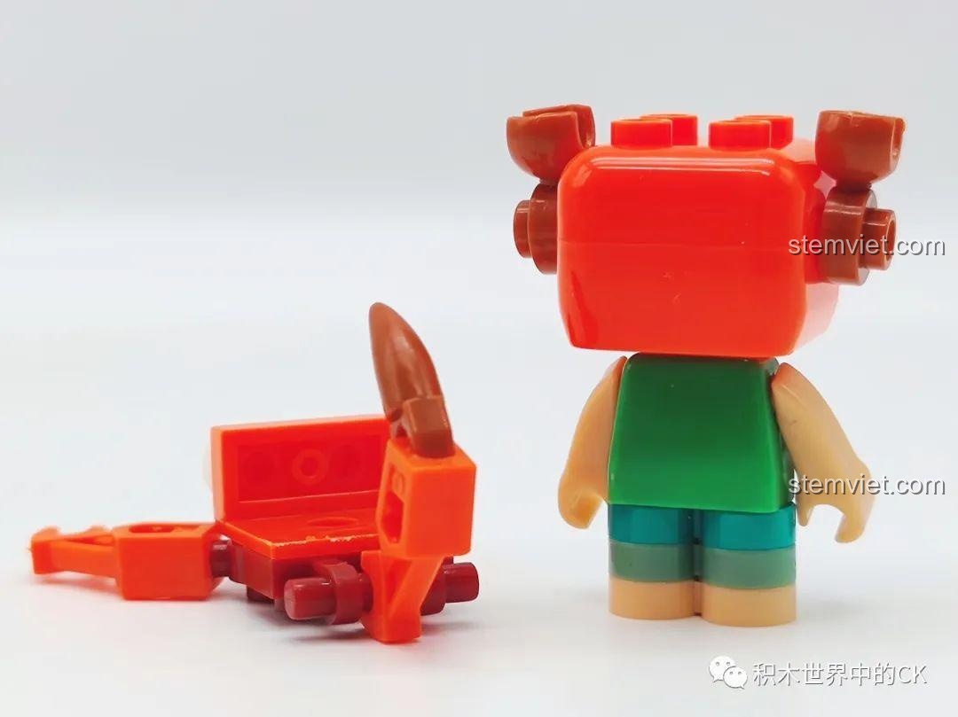 Mặt sau của minifigure Bọ Cạp (Scorpio) trong bộ lắp ráp Figure 12 Chòm Sao KT8001.