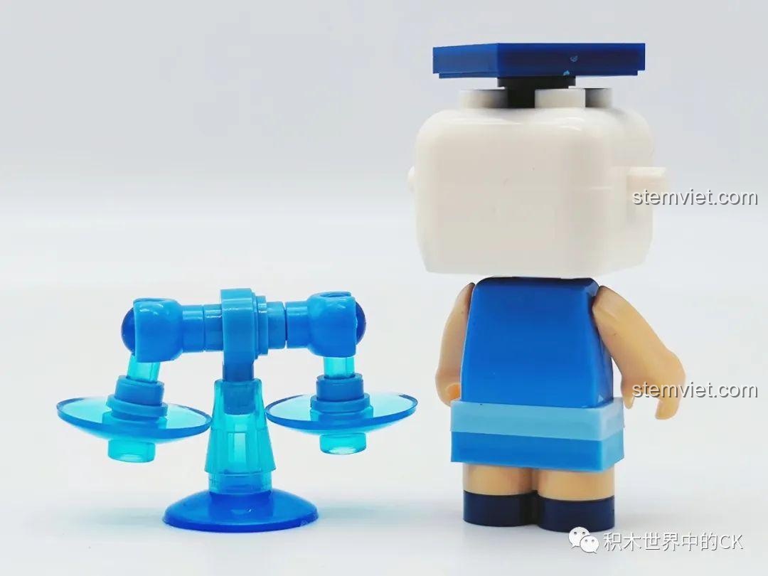 Mặt sau của minifigure Thiên Bình (Libra) trong bộ lắp ráp Figure 12 Chòm Sao KT8001.