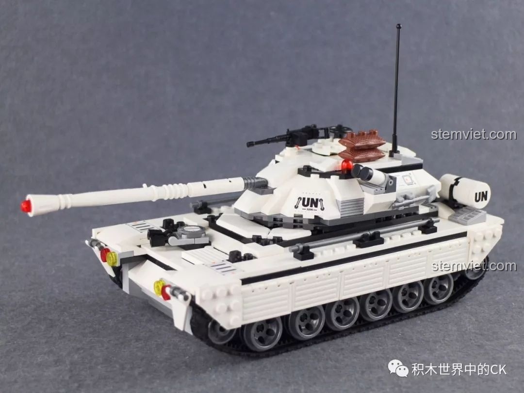Mô hình xe tăng quân sự ThunderMission QMAN 3206 đã hoàn thiện, với thiết kế mạnh mẽ và màu sắc hài hòa, sẵn sàng trưng bày.