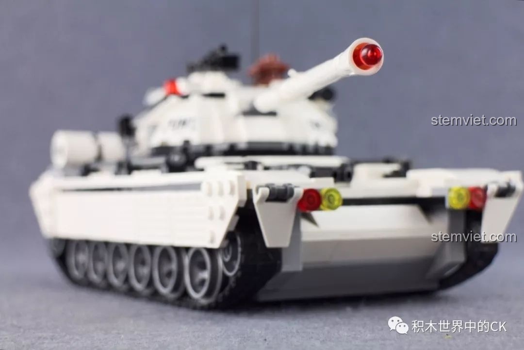 Cận cảnh các mảnh ghép của bộ đồ chơi lắp ráp Xe Tăng Quân Sự ThunderMission QMAN 3206, cho thấy chất lượng nhựa và độ khít khi lắp ráp.