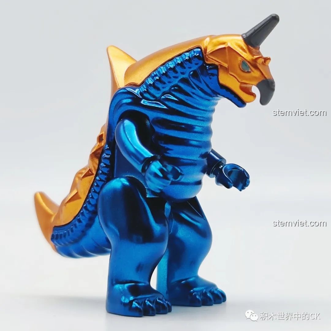 Mô hình quái vật Baxim 75026-11 tạo dáng sẵn sàng chiến đấu, thể hiện sự hung dữ. Đánh giá QMAN 75026 Người máy Ultraman.