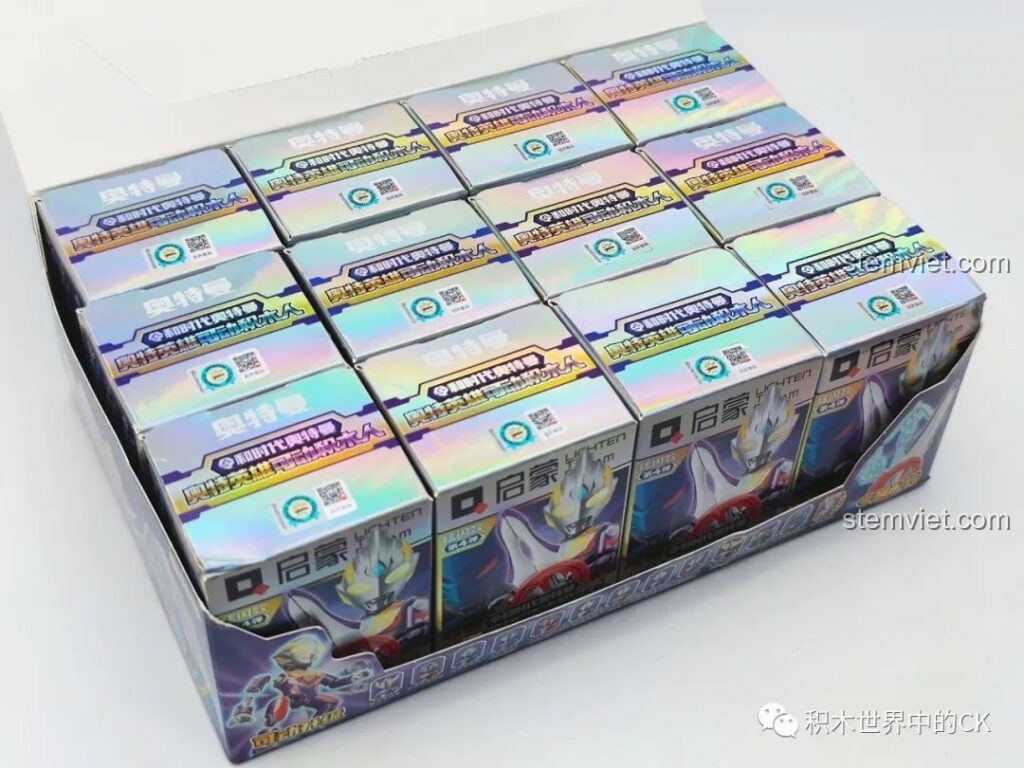 Hộp lớn chứa 12 mô hình lắp ráp Ultraman 75026 lấp lánh, sẵn sàng cho bé trai khám phá. Đánh giá QMAN 75026 Người máy Ultraman.