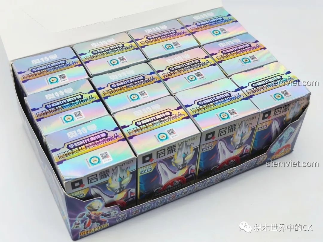 Hộp lớn chứa 12 mô hình lắp ráp Ultraman 75026 lấp lánh, sẵn sàng cho bé trai khám phá. Đánh giá QMAN 75026 Người máy Ultraman.