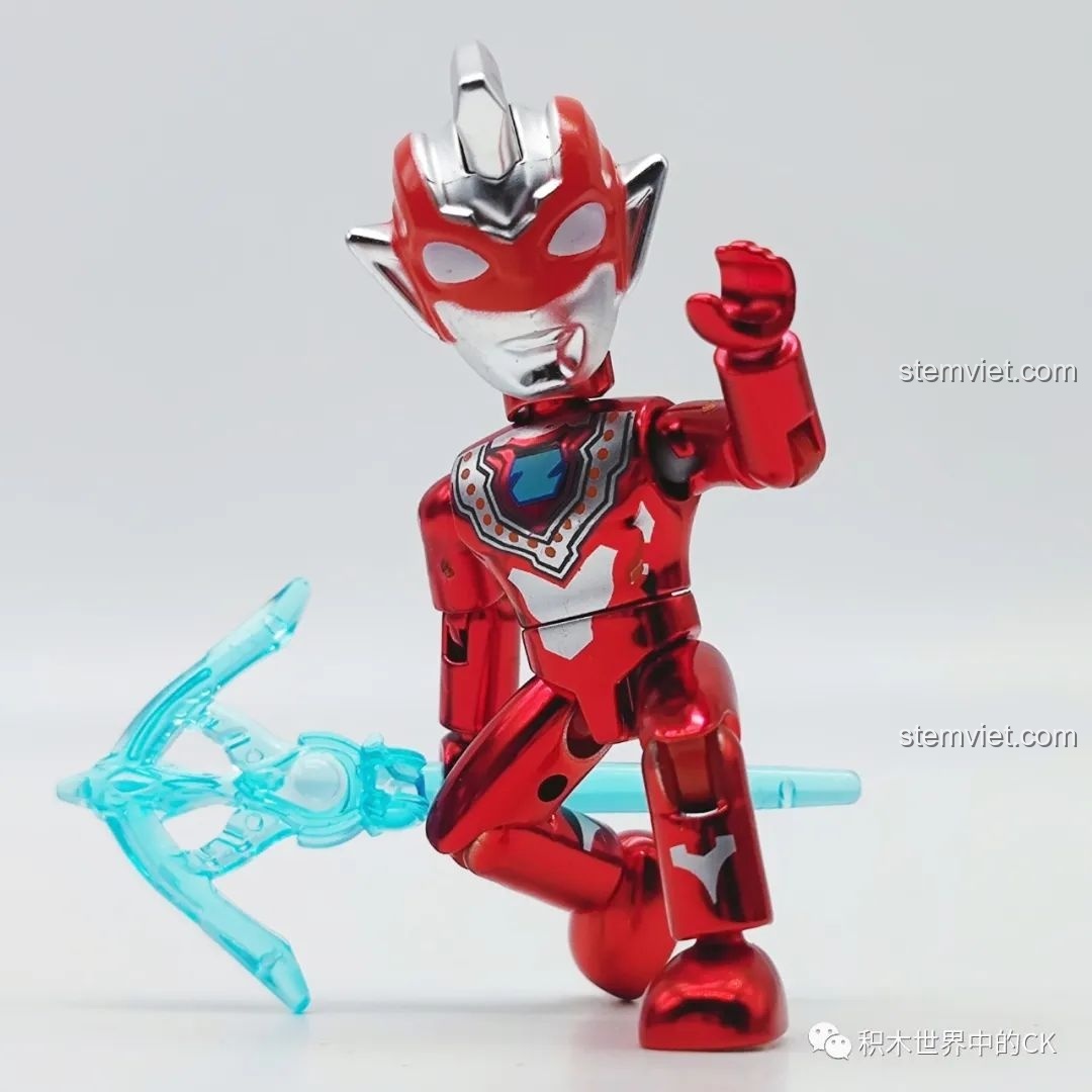Zeta Ultraman Beta Impact 75026-5 tạo dáng với phụ kiện hiệu ứng chiêu thức màu xanh trong suốt. Đánh giá QMAN 75026 Người máy Ultraman.