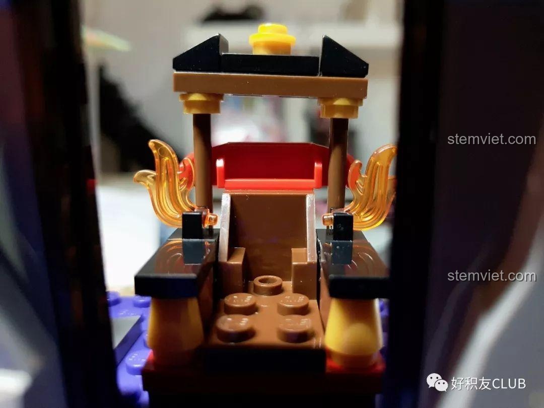 Chiếc ghế xoay được lắp ráp trong bộ QMAN 3807 Tây Du Ký: Đại Chiến Hồng Hài Nhi, có thể là nơi Ngưu Ma Vương ngồi chỉ huy. Cảm nhận QMAN 7 Ngộ Không đại chiến Hồng Hài Nhi qua các chi tiết nội thất.