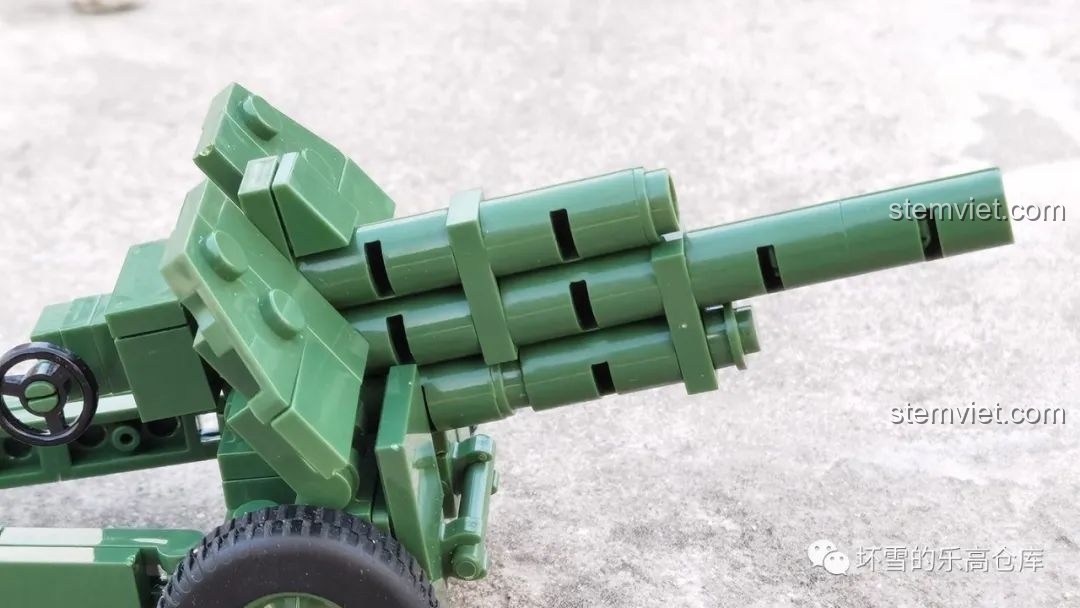 Cận cảnh nòng pháo M-30 QUANGUAN 122mm, cho thấy các vết lõm nhỏ trên chi tiết lắp ráp. Đánh giá QUANGUAN 078 Vũ khí quân sự Liên Xô.