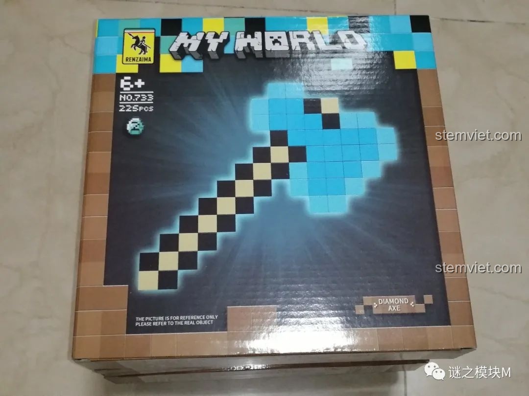 Hộp đồ chơi lắp ghép Rìu Kim Cương Minecraft 733, một phần của bộ sưu tập công cụ kim cương.