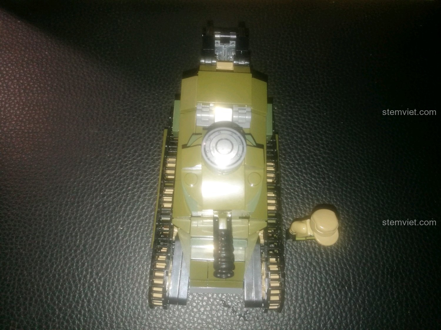 Đánh giá SEMBO 101269 từ góc nhìn trên cao, cho thấy thiết kế tháp pháo và thân xe chi tiết.