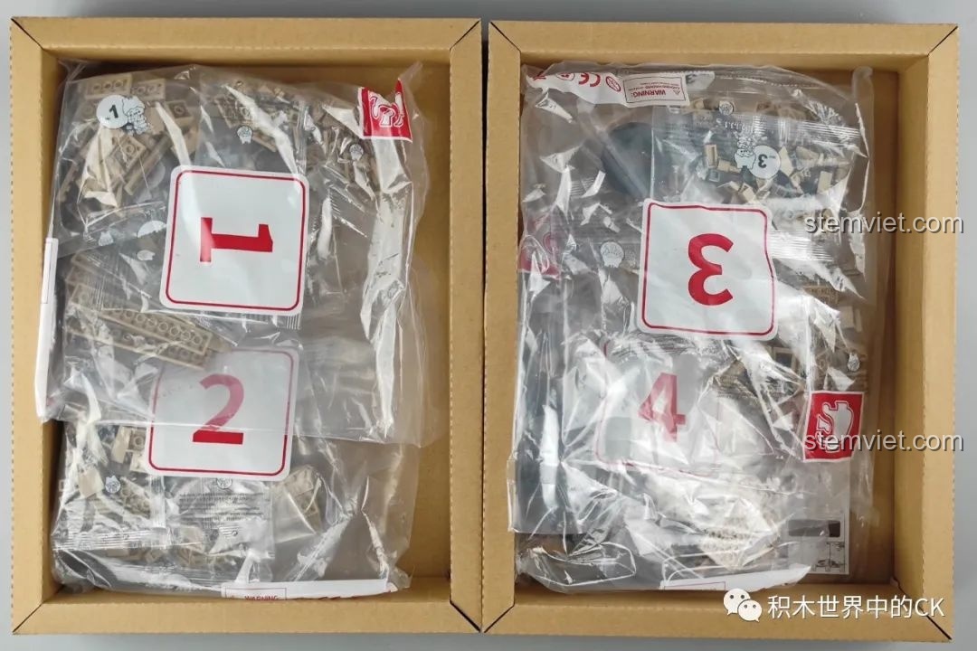 Các túi chi tiết được phân loại và đánh số trong hộp SEMBO 109001 Xe Vận Tải Linh Lung.