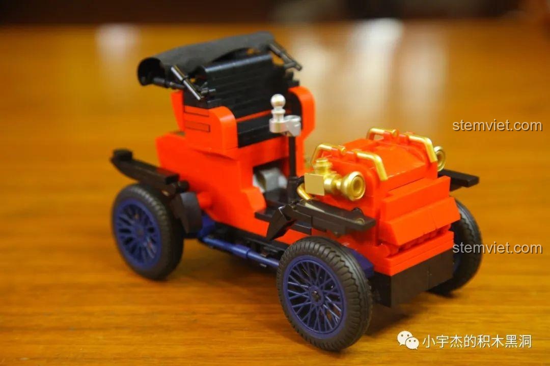 Góc nghiêng của mô hình xe Duryea Model L SEMBO 705400, làm nổi bật thiết kế thân xe và bánh xe.