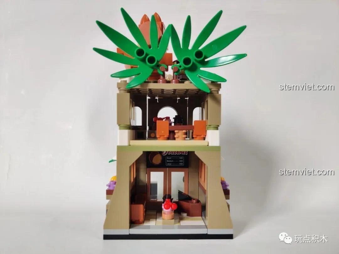 Nội thất bên trong mô hình cửa hàng hạt dẻ Sembo Block 601051, với quầy hàng và bàn ghế nhỏ.