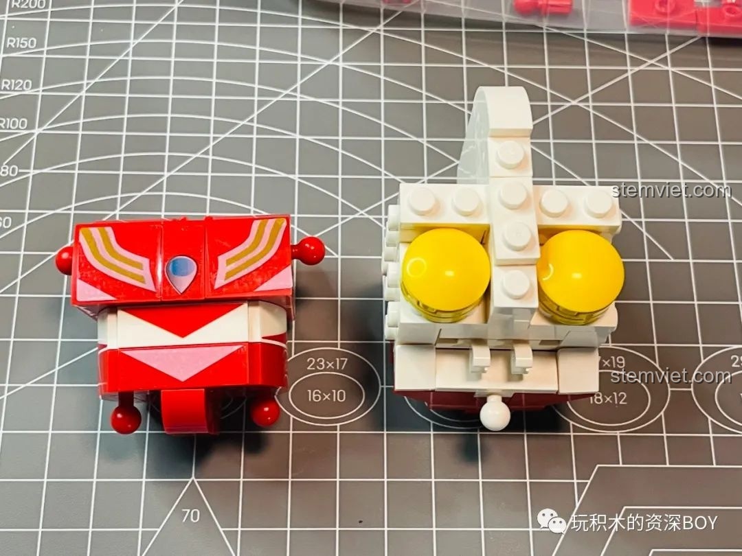 Cận cảnh phần đầu và thân của mô hình Ultraman Diga đang được lắp ráp, cho thấy các chi tiết và khớp nối.