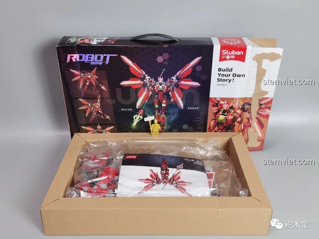 Hộp bộ lắp ráp Sluban M38-B1152 Robot Cơ Giáp Quang Kích Athena được mở ra, cho thấy các túi mảnh ghép được sắp xếp gọn gàng bên trong.