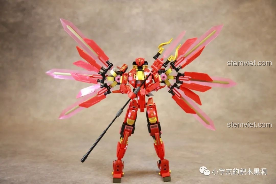 Hai chiến giáp Sluban M38-B1152 và M38-B1120 đứng cạnh nhau trong tư thế sẵn sàng chiến đấu, tạo nên cảnh tượng hùng tráng.