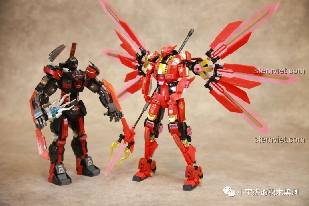 Mô hình Sluban M38-B1120 Mech Master Arthur, một robot chiến đấu mạnh mẽ với thiết kế màu đen và đỏ, vũ khí kiếm.