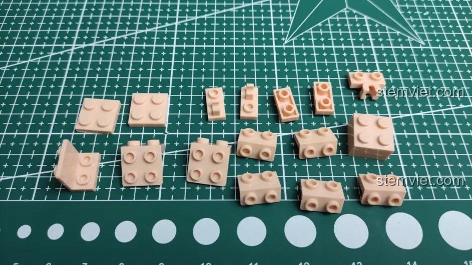 Các mảnh ghép màu da nhỏ và vừa của bộ lắp ghép Sluban M38-B1009 Mô hình Trư Bát Giới, thể hiện sự đa dạng về kích thước.