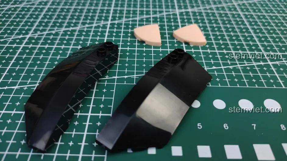 Cận cảnh các mảnh ghép màu đen với lỗ trục của bộ lắp ghép Sluban M38-B1009 Mô hình Trư Bát Giới, cho thấy chi tiết kỹ thuật.