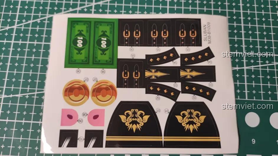 Mô hình Trư Bát Giới Phong Cách Hiện Đại Sluban M38-B1009 đeo kính râm và dây chuyền vàng, cầm Cửu Xỉ Đinh Ba.