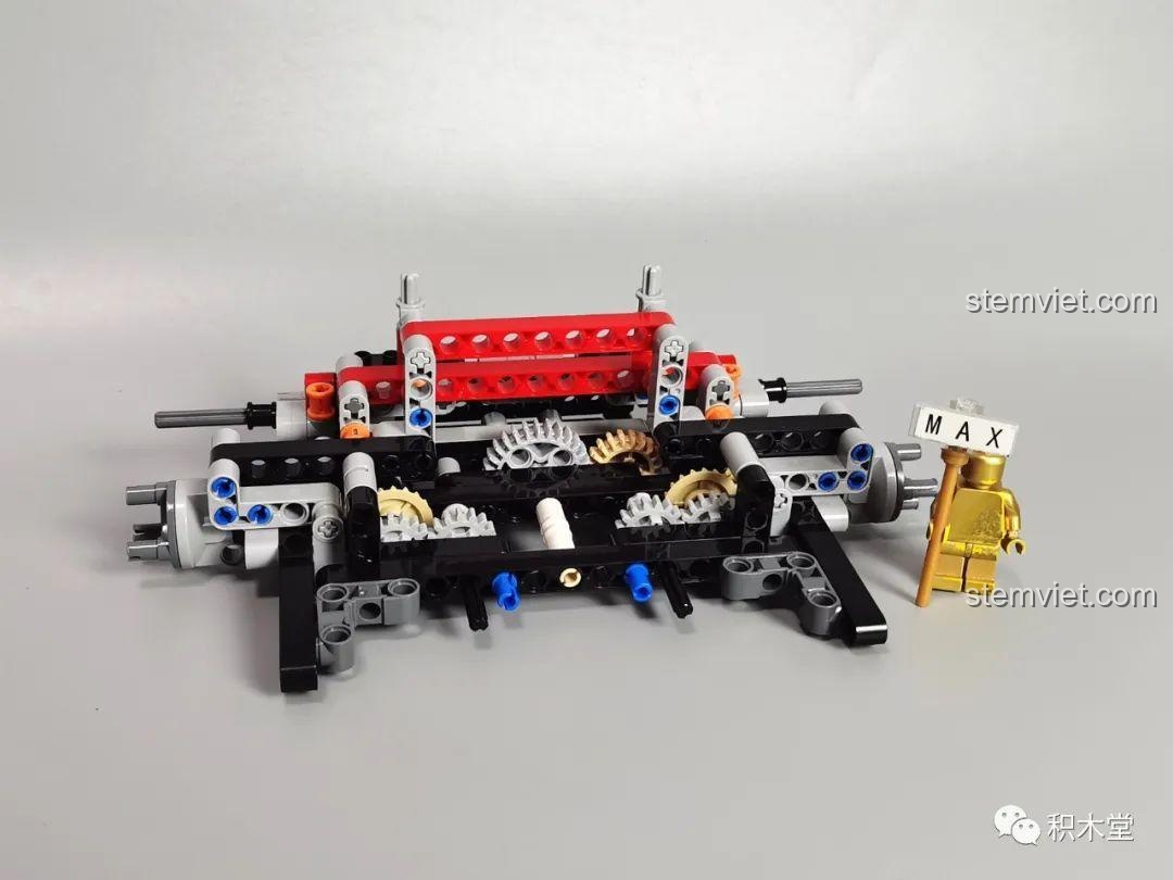 Quá trình lắp ráp phần cầu sau của mô hình Taigaole T5032, với các bánh răng và trục truyền động được kết nối.