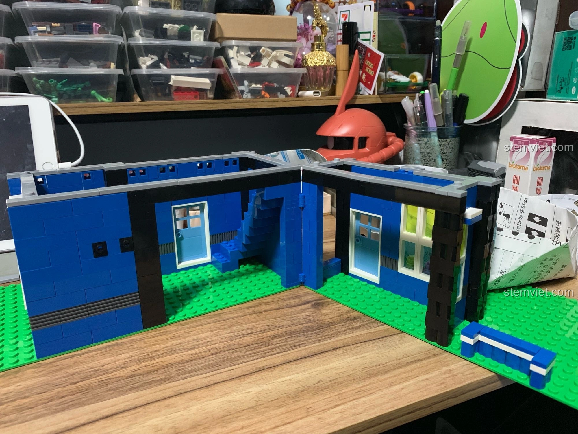 Cấu trúc tầng một của mô hình WANGE 6310 Quán Cà Phê Vườn đang được xây dựng, cho thấy không gian bên trong.