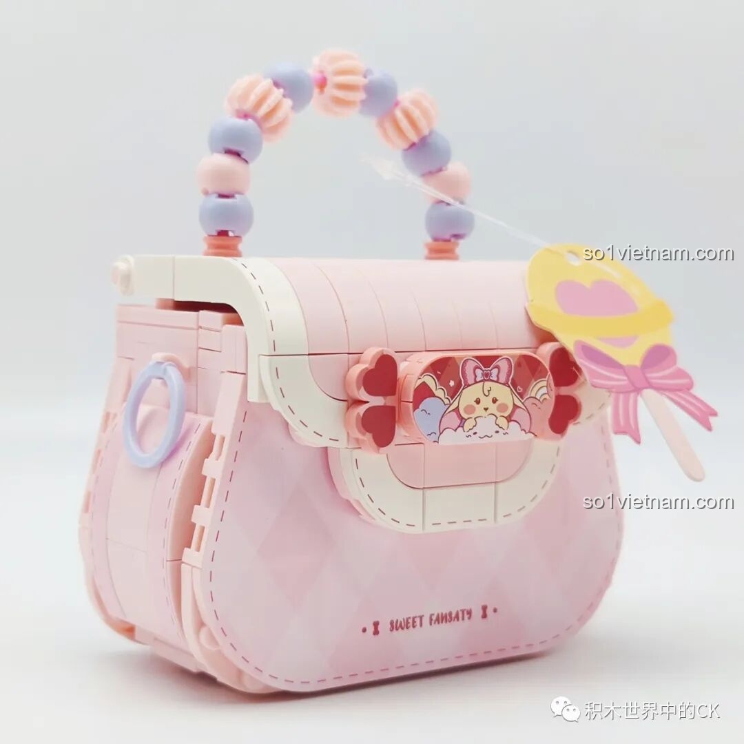 Đánh giá chi tiết túi xách Wekki 516909, góc nhìn từ trên xuống cho thấy quai hạt cườm và nắp túi.