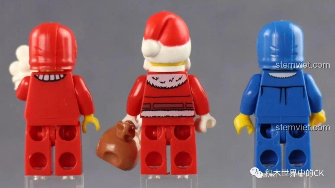 Mặt sau của các minifigure từ bộ lắp ráp Winner 5034 Giáng Sinh Trắng 4 trong 1, thể hiện chi tiết trang phục.