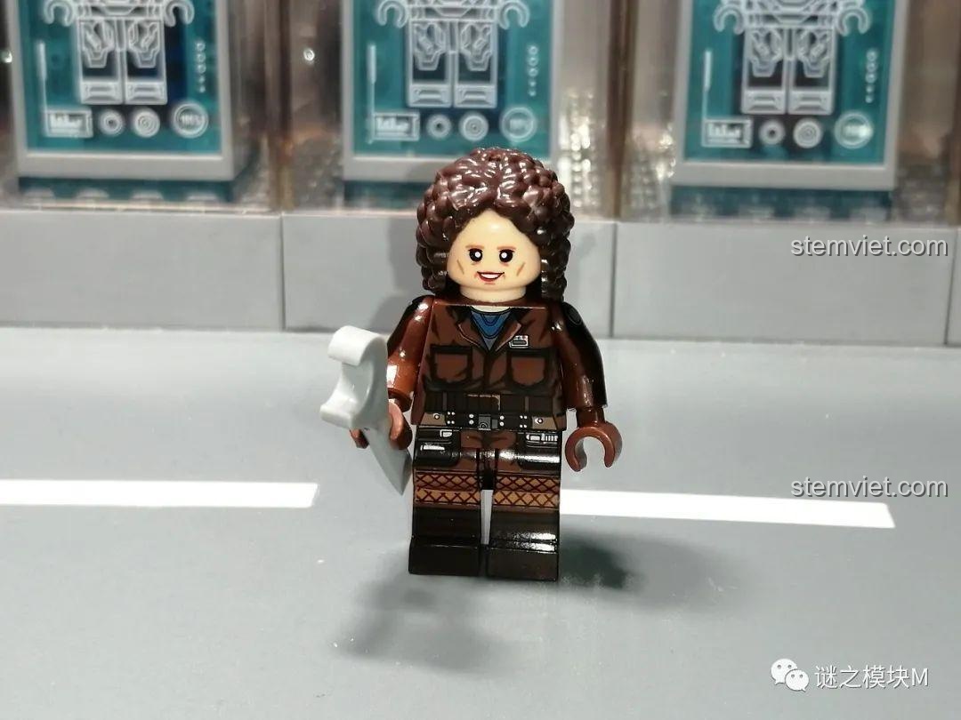 Đánh giá WM 6122 Minifigure Thợ Săn Tiền Thưởng: Mặt sau của Fennec Shand, in ấn trang phục lưng.