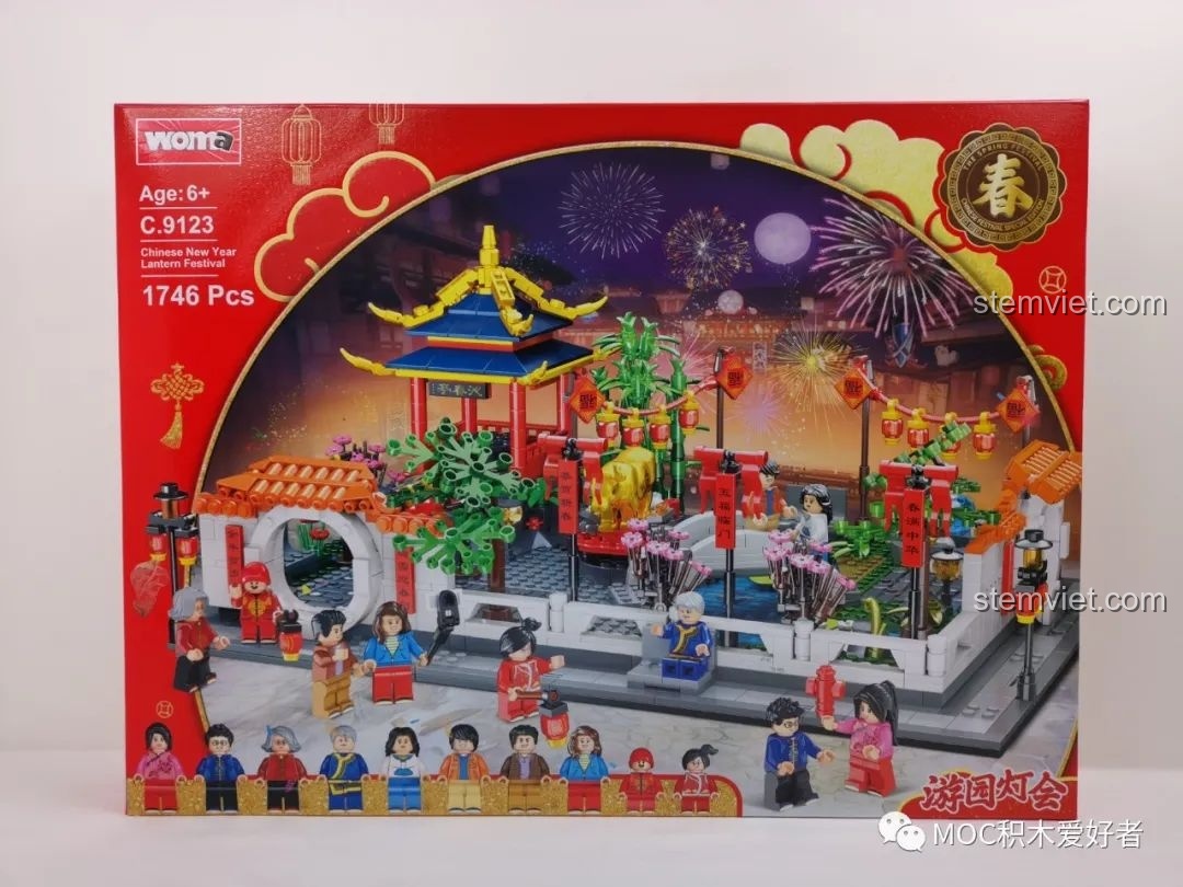 Mặt trước hộp bộ xếp hình WOMA C9123 Lễ hội Đèn lồng trong Vườn, mô tả cảnh lễ hội Tết lung linh cho bé 6 tuổi.