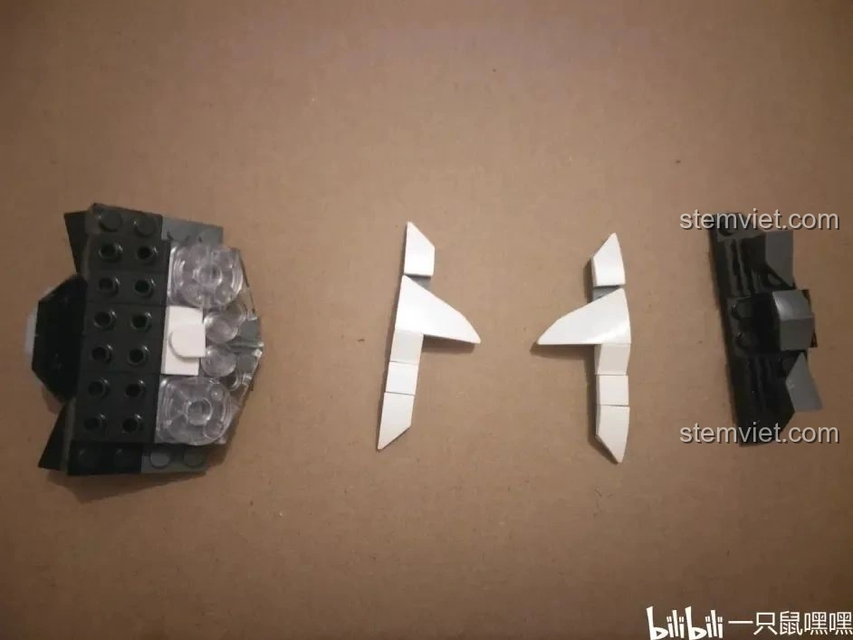 Các chi tiết nhỏ như đèn pha và các mảnh trang trí khác của bộ WOMA C0915 Xe mô tô cảnh sát Quốc宾-650.