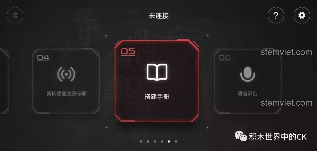 Giao diện ứng dụng 'Mi Robot Builder' với các tùy chọn điều khiển, hướng dẫn lắp ráp và nhận dạng giọng nói cho xe địa hình Xiaomi.