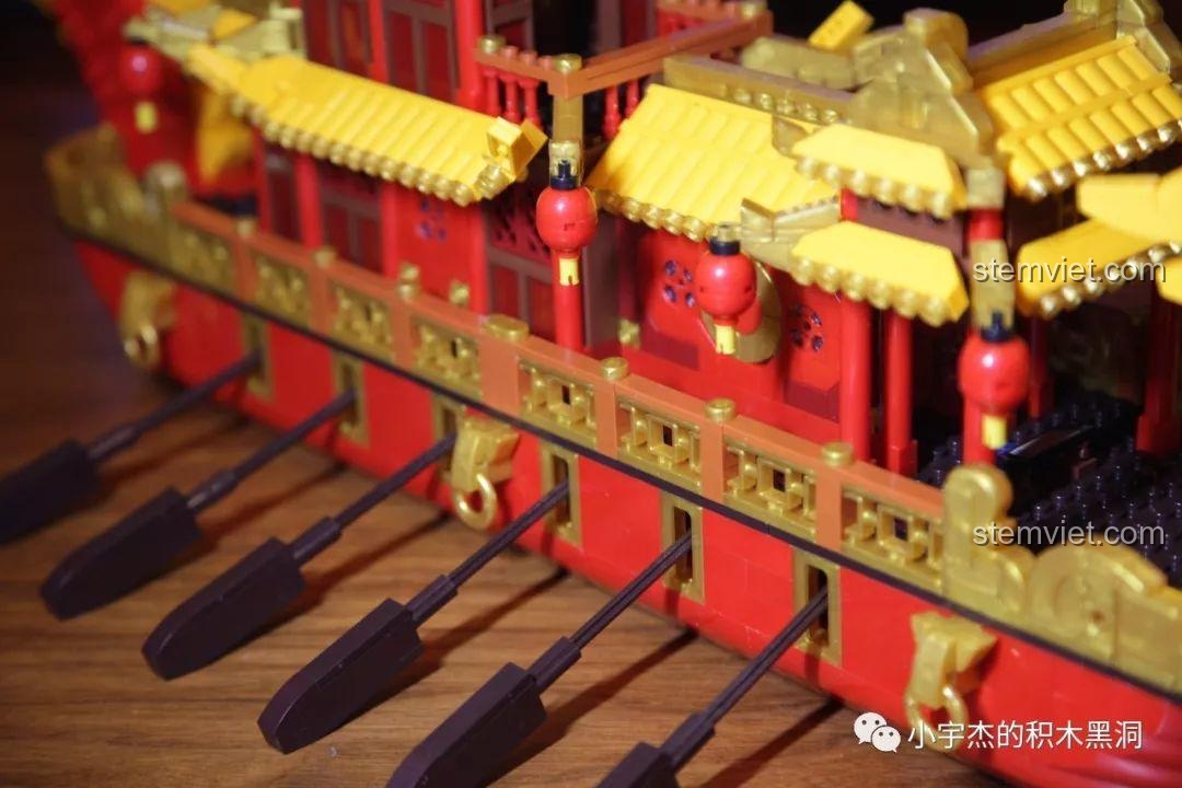 Đánh giá XINGBAO 25002 Thuyền Rồng Cung Đình, Thuyền Rồng Hoàng Gia nhìn từ góc nghiêng.