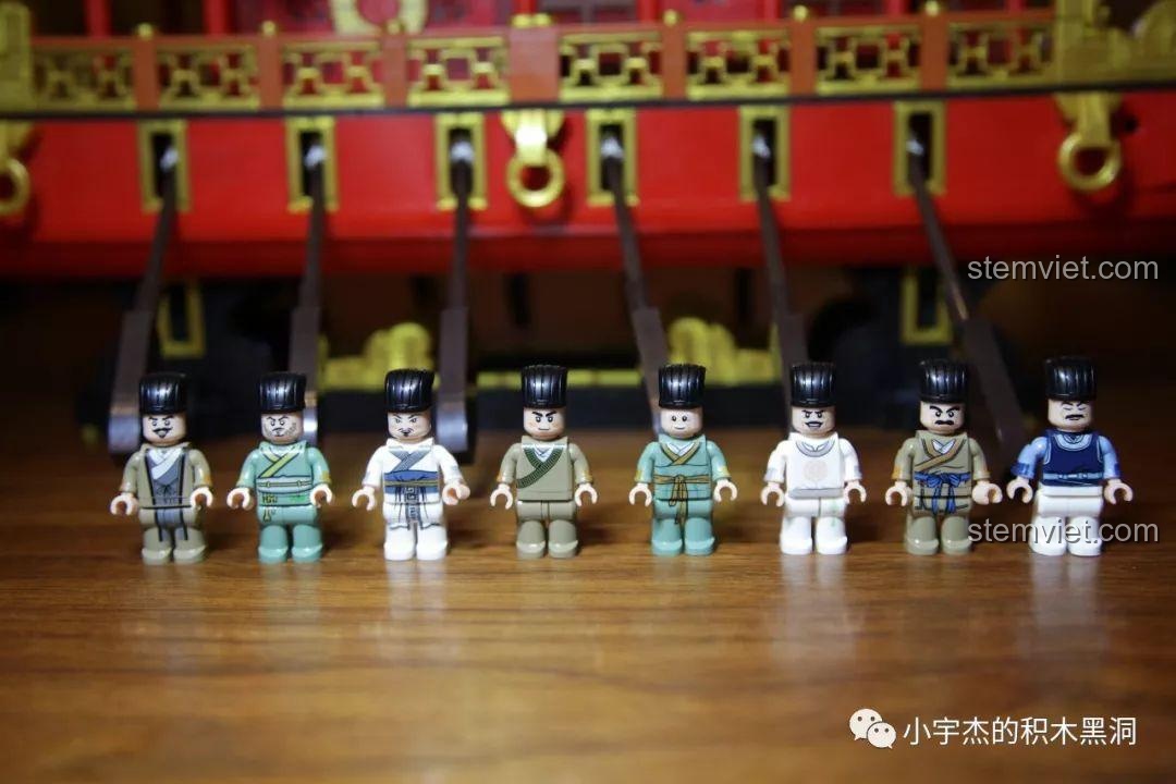 Đánh giá XINGBAO 25002 Thuyền Rồng Cung Đình, Thuyền Rồng Hoàng Gia nhìn từ góc chính diện.