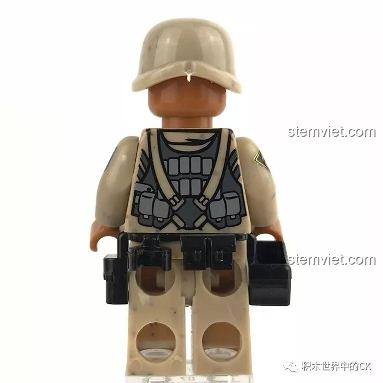 Mặt sau minifigure Kỹ sư XINGBAO XB-06008 Xe mô tô quân sự, chi tiết in ấn sắc nét, đánh giá XINGBAO XB-06008 Xe mô tô dã chiến.