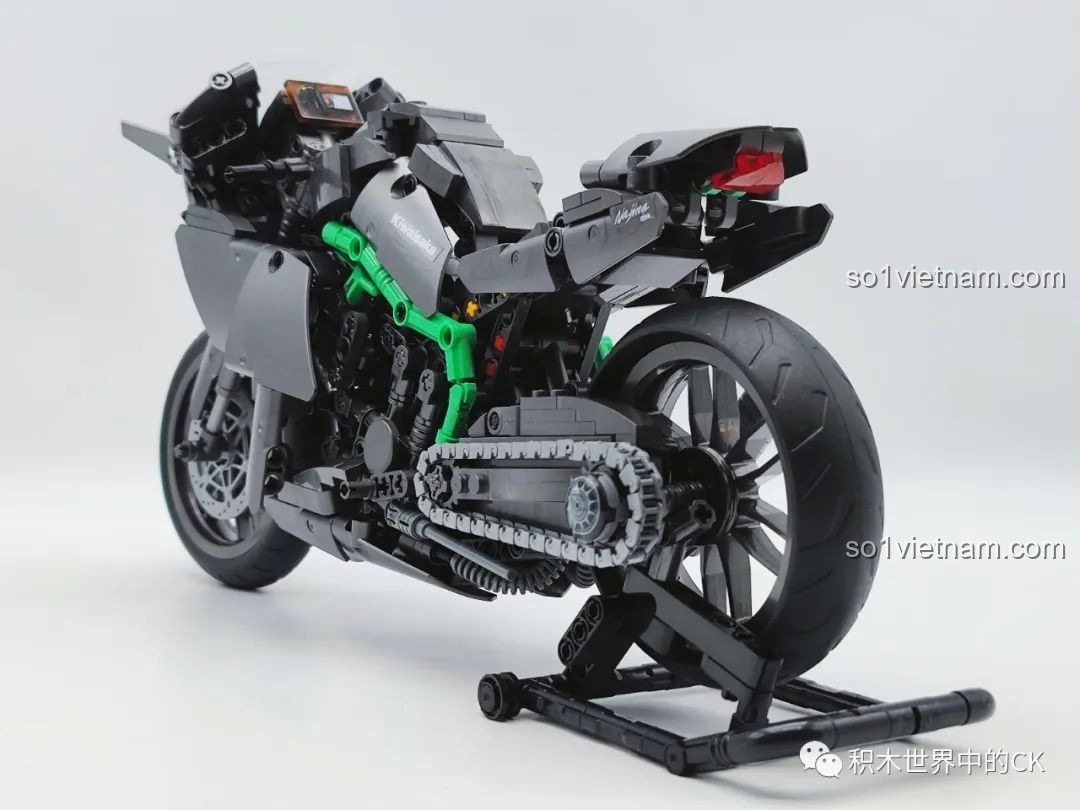 Đánh giá chi tiết ZHEGAO QJ 5183 Xe mô tô Kawasaki Ninja H2R, mô hình có tỷ lệ cân đối và đẹp mắt.