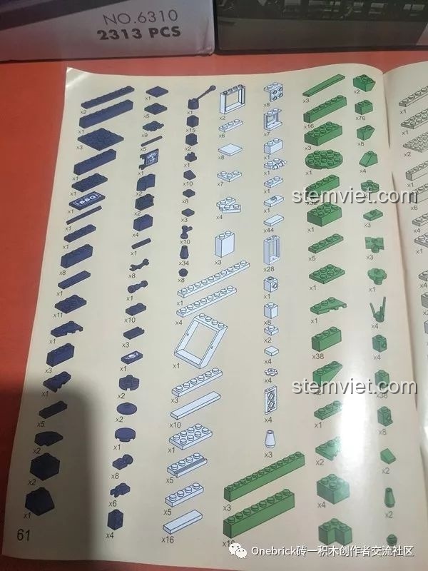 Một trang khác trong sách hướng dẫn của bộ WANGE 6313, liệt kê các mảnh ghép màu xanh lá, xanh dương.