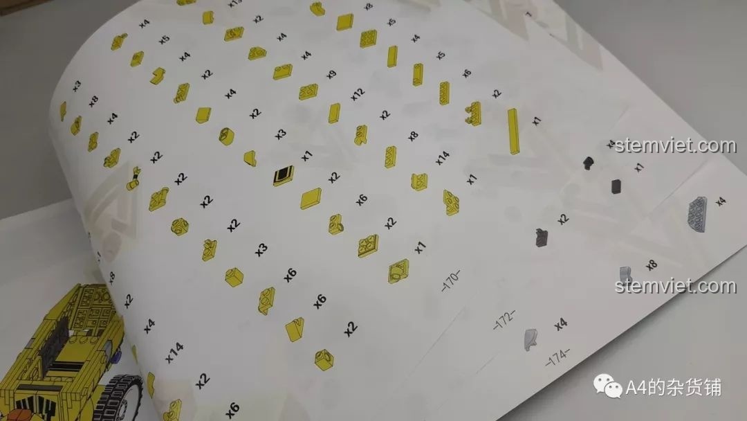 Trang danh sách linh kiện trong sách hướng dẫn của bộ Panlos Brick 621019 Robot Biến Hình, giúp kiểm tra đầy đủ các mảnh ghép trước khi lắp.