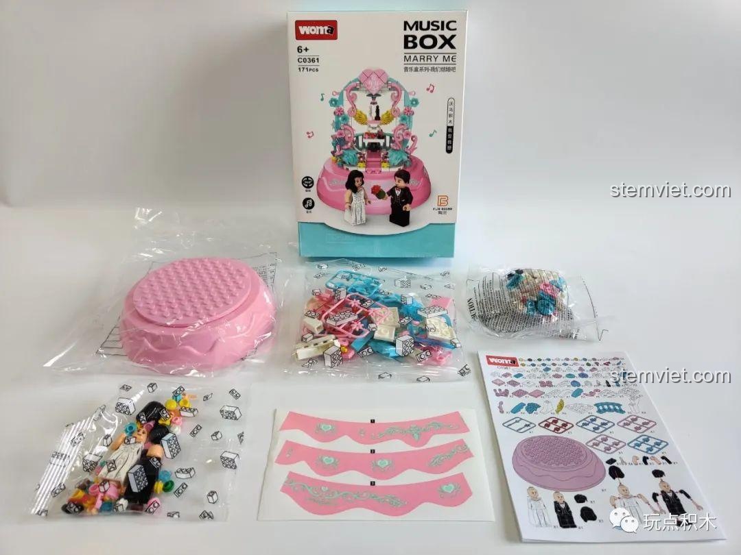 Đập hộp bộ lắp ráp WOMA C0361 Marry Me, bao gồm các chi tiết màu hồng, xanh, đế nhạc và minifigure cô dâu chú rể.