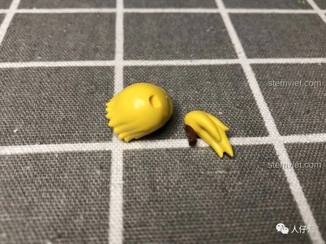 Chi tiết đầu lâu ở cán kiếm Samehada của Minifigure Hoshigaki Kisame WM2096.