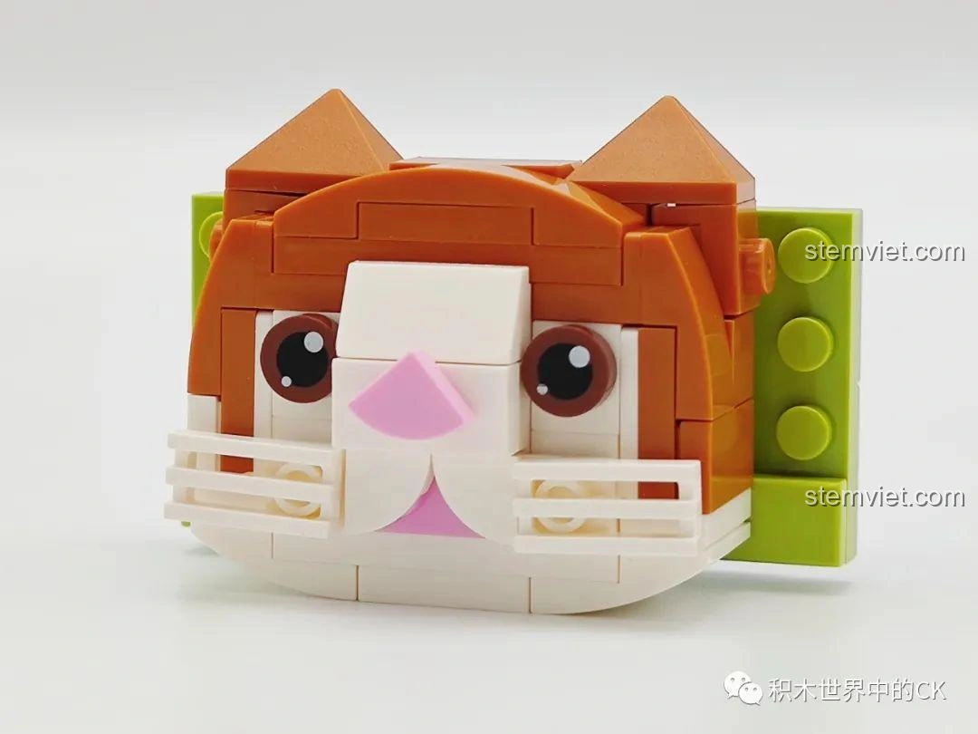 Toàn bộ 6 mô hình Đầu mèo dán tủ lạnh SEMBO (Mèo Bò Sữa, Xanh, Xiêm, Cam, Ragdoll, Garfield) đã hoàn thành, xếp thành hàng. Bộ sưu tập đáng yêu cho bé.