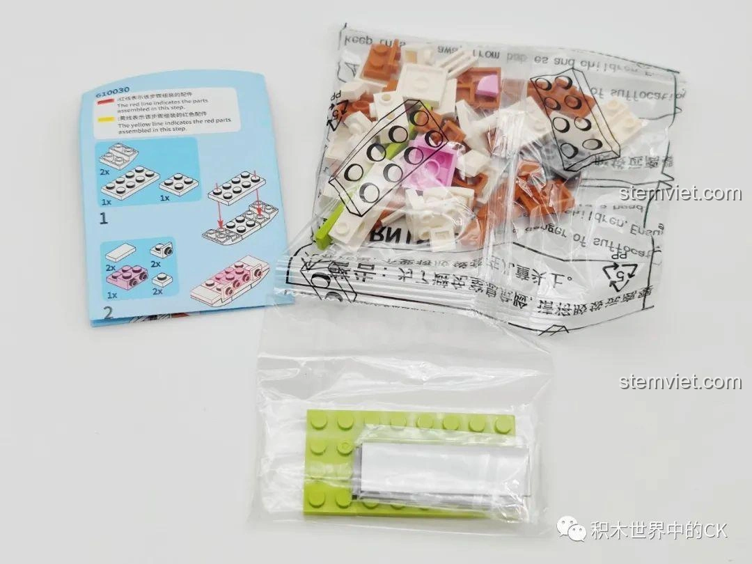 Các chi tiết lắp ráp của Đầu mèo dán tủ lạnh SEMBO 610030 (Mèo Garfield) được đóng gói cùng hướng dẫn. Nhựa ABS cao cấp, an toàn và dễ lắp cho trẻ em.