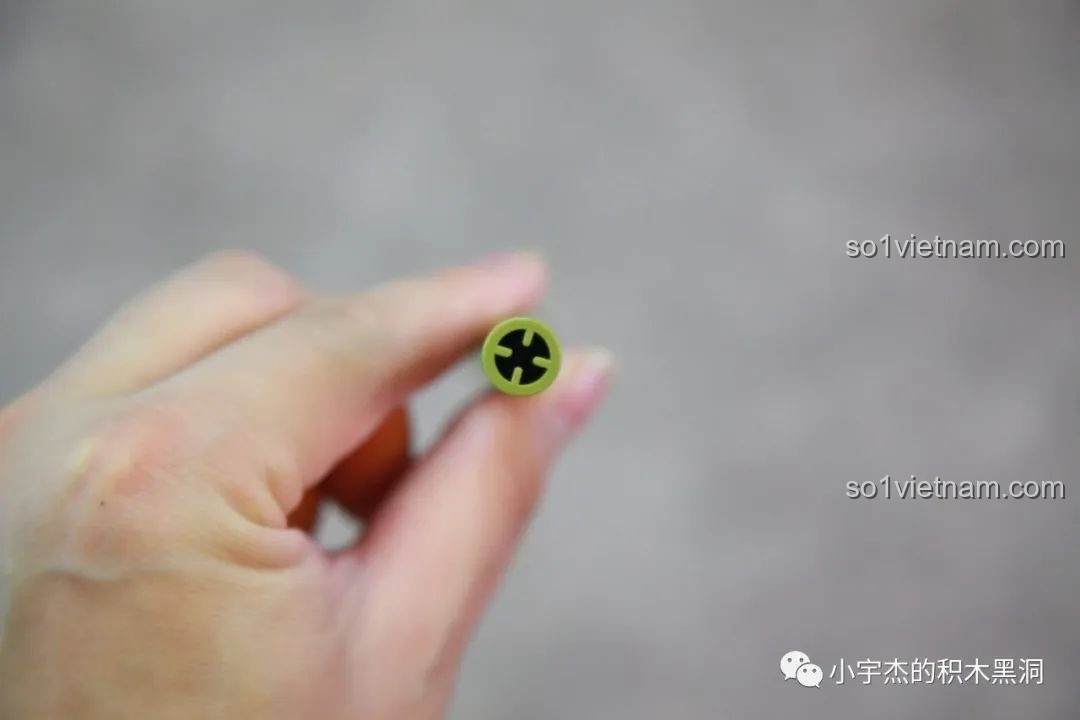 Đầu nối dạng trục十字 của nòng pháo, dùng để kết nối với cơ cấu bên trong thân xe tăng T28.