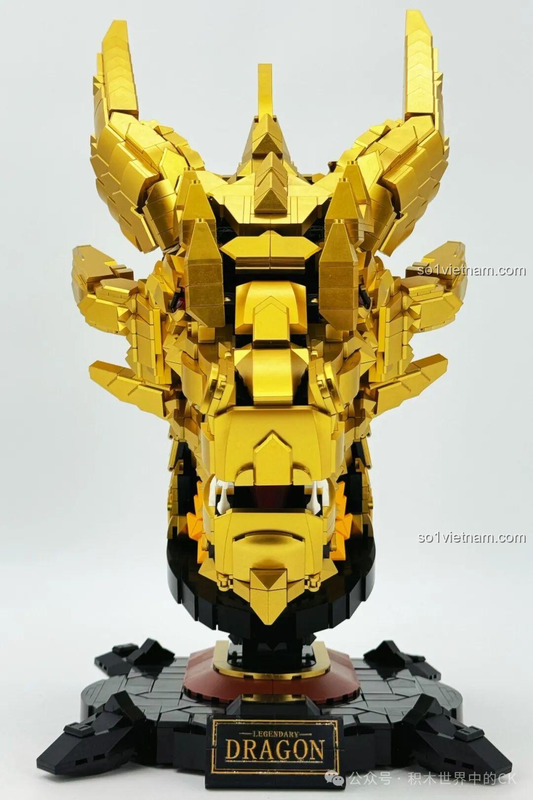 Cận cảnh chi tiết phần đế của LiNoos LN1011 Đầu Rồng Vàng Huyền Thoại, với các mảnh ghép màu đen và nâu đỏ.
