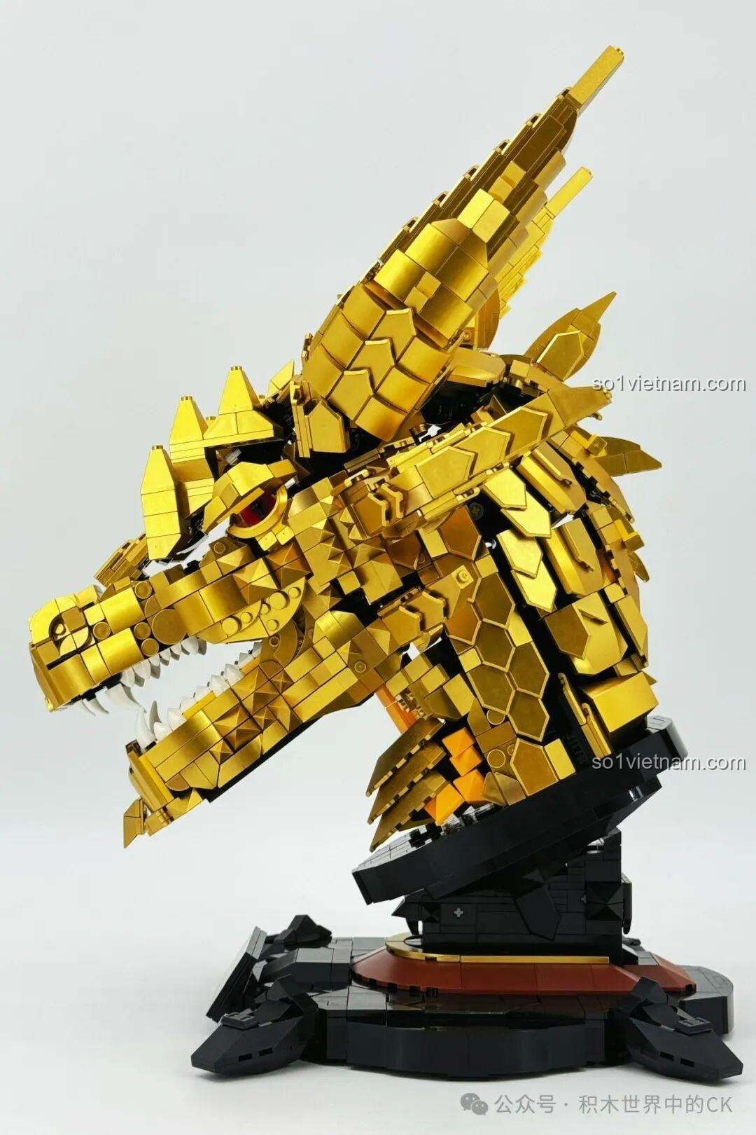 Mô hình LiNoos LN1011 Đầu Rồng Vàng Huyền Thoại đã hoàn thiện, nhìn từ góc bên phải, thể hiện sự cân đối và mạnh mẽ.