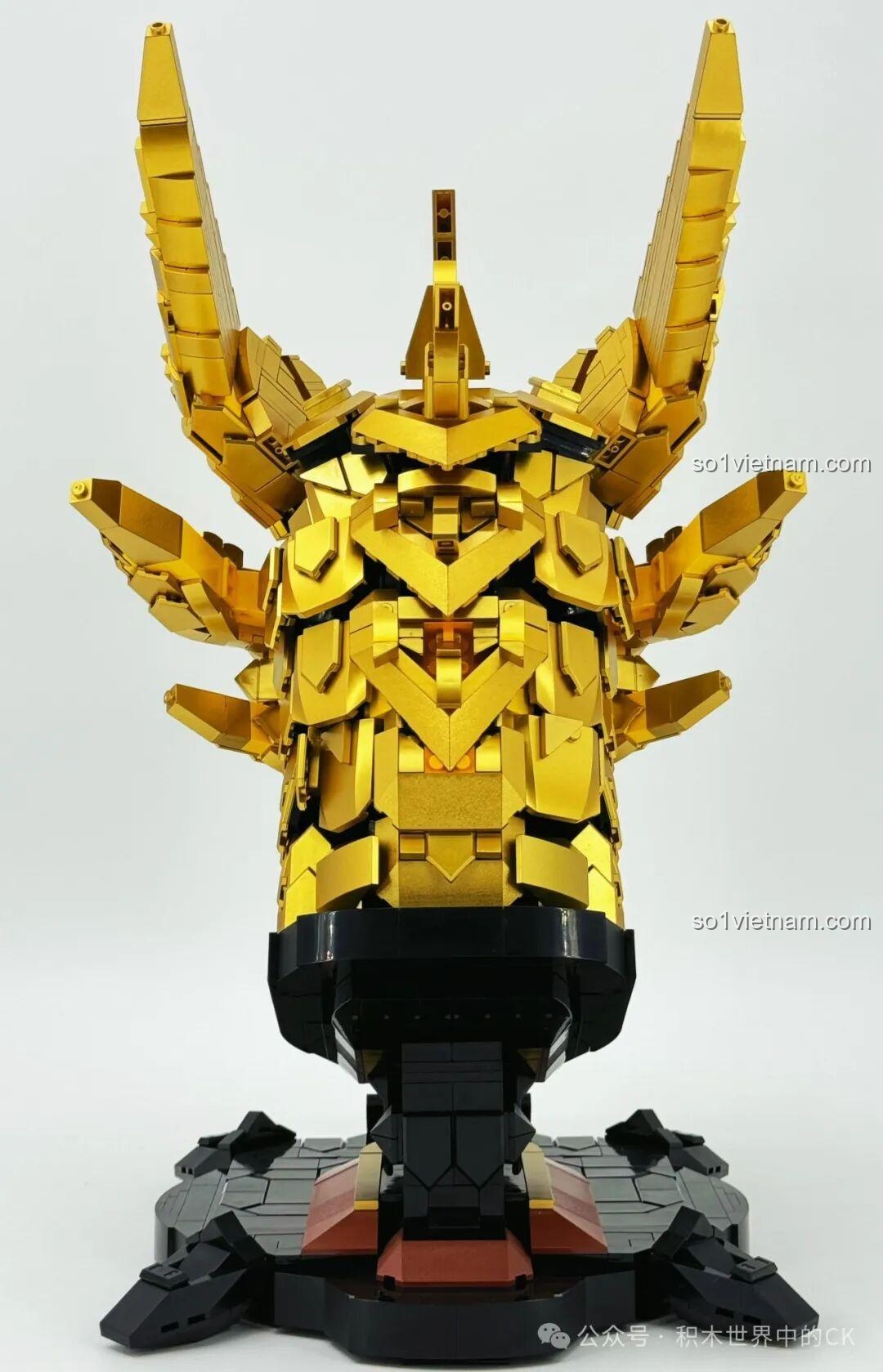 Mô hình LiNoos LN1011 Đầu Rồng Vàng Huyền Thoại đã hoàn thiện, nhìn từ góc phía sau bên cạnh, khoe độ phức tạp của thiết kế.